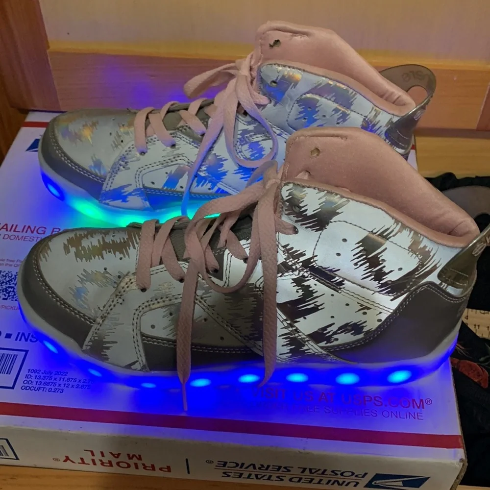 Skechers Light Up High Tops - Picture 4 of 6
